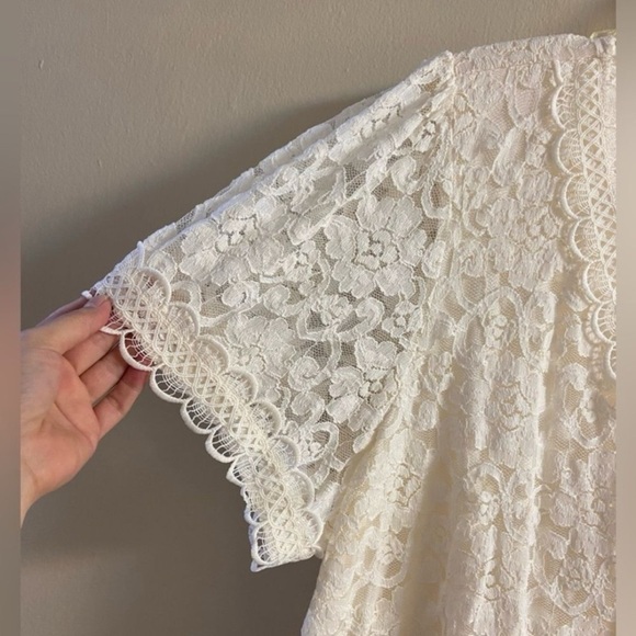 Torrid Ivory Lace Wrap Top 3X - Picture 8 of 11